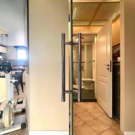 Nostalgic '90s Place Historical Center