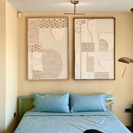 Nostalgic '90s Place Historical Center Apartment