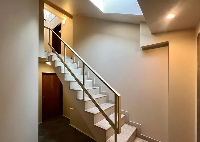 Nostalgic '90s Place Historical Center Sofie