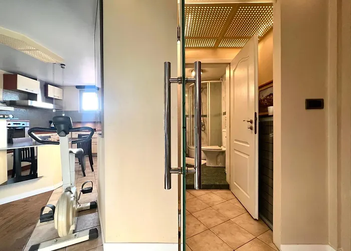 Nostalgic '90s Place Historical Center