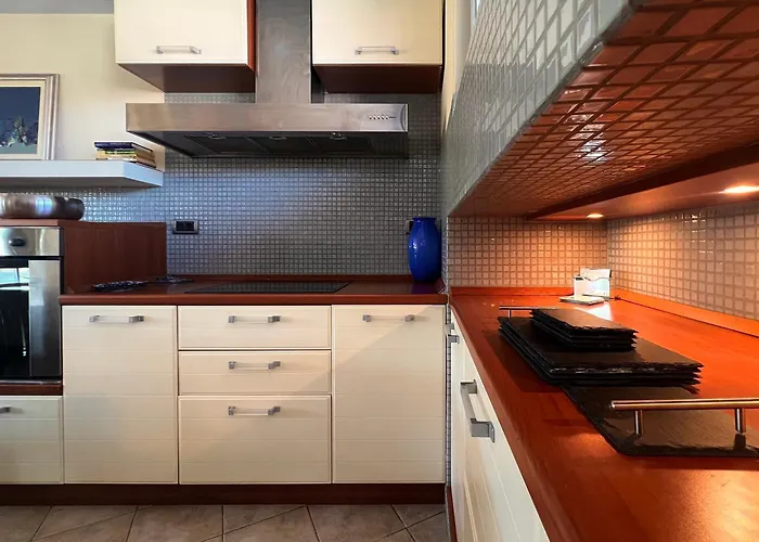 Nostalgic '90s Place Historical Center